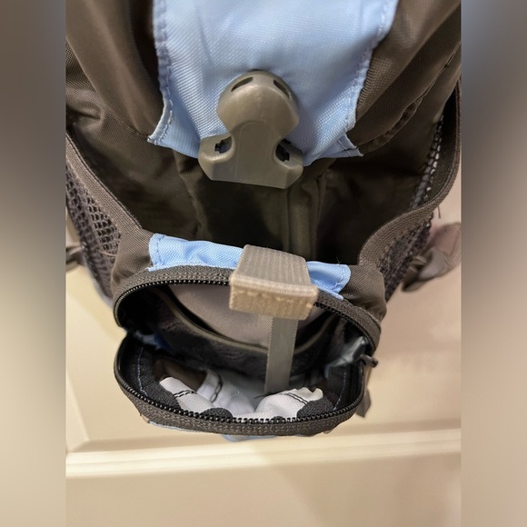 Camelbak Hiking Hydration Pack - Picture 6 of 7